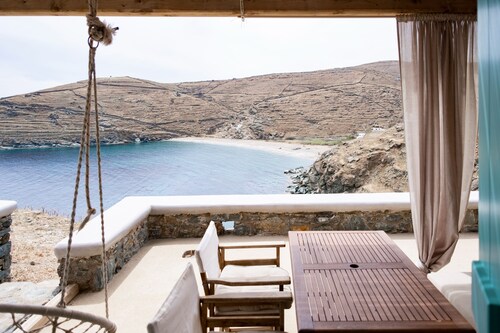 KYON Beach Suite-E 2min by the sea Skilos, Kythnos