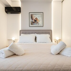 2 bedrooms, iron/ironing board, travel cot, free WiFi - Parthenon view luxury penthouse (Athina)