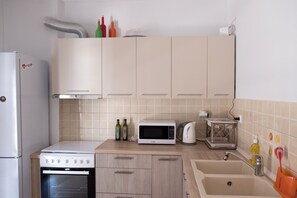 Fridge, microwave, oven, coffee/tea maker - ALPHA OMEGA   suite (ΑΩ) (Thessaloniki)