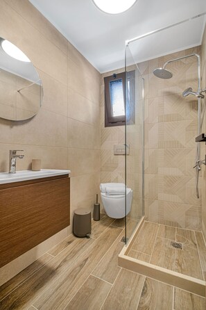 Dusche, Haartrockner, Handtücher