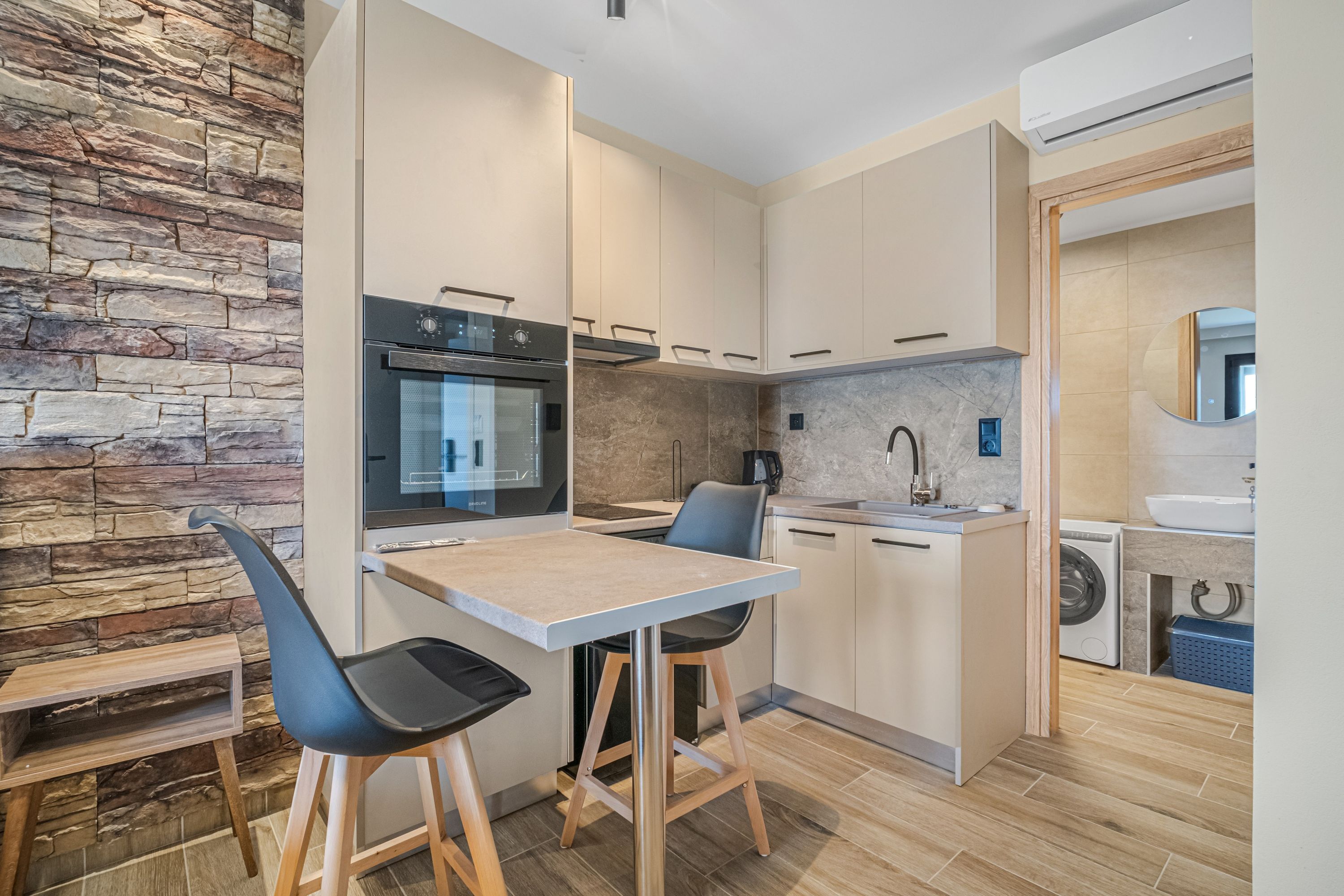Coffee/tea maker, fridge, oven, stovetop