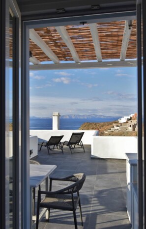 Interior - Tinos Portraits Exo Meria (Exomvourgo)