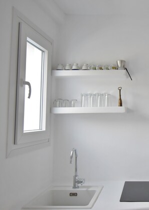 Fridge, microwave, oven, stovetop - Tinos Portraits Ano Meria (Exomvourgo)