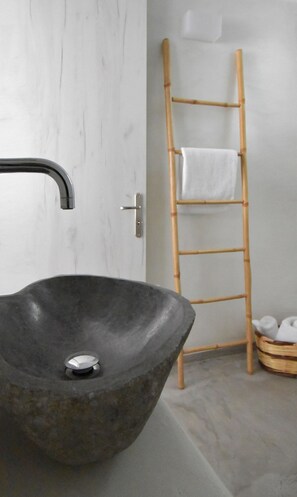 Hair dryer, towels - Tinos Portraits Ano Meria (Exomvourgo)