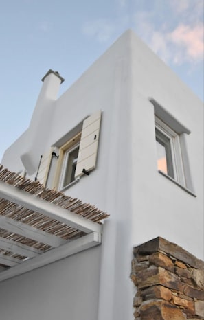 Exterior detail - Tinos Portraits Kato Meria (Exomvourgo)
