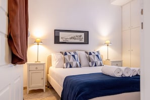 1 habitación, tabla de planchar con plancha, wifi gratis y ropa de cama