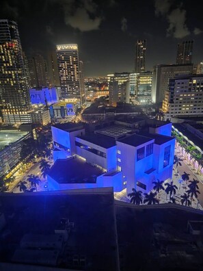 A modern building with multiple floors, surrounded by other high-rise buildings, during nighttime. - Miami-Brickell Luxury 2BR-2BATH with skyline VIEWS (Miami)