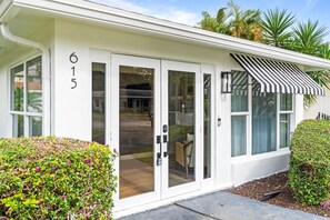 Exterior detail - Coastal Chic Retreat | Pool Construction Discount (Delray Beach)