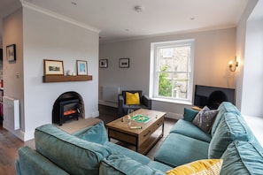 Living area - Lake view 3-bedroom apartment in gorgeous Buxton (Buxton)