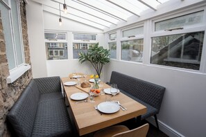 Dining - Lake view 3-bedroom apartment in gorgeous Buxton (Buxton)