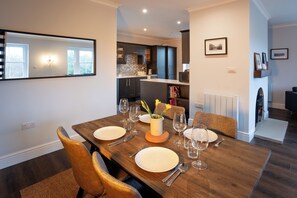 Dining - Lake view 3-bedroom apartment in gorgeous Buxton (Buxton)