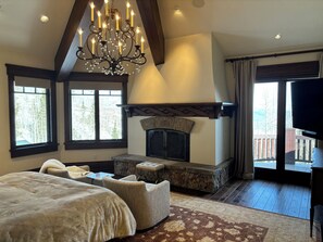 6 bedrooms, iron/ironing board, WiFi, bed sheets - Spacious 6-bedroom ski-in/out estate in The Colony in Park City with gym & pool (Park City)