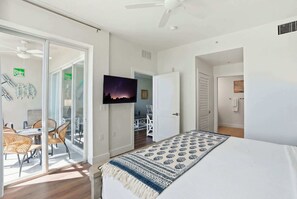 3 bedrooms, desk, iron/ironing board, WiFi - #711 - Golf and Lake View - 3 Bed - Renovated (Naples)