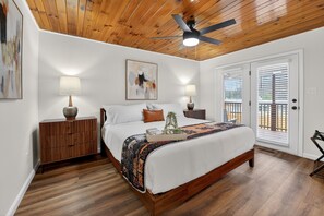 2 bedrooms, iron/ironing board, WiFi, bed sheets - 1mi to Downtown, Near Smokies & Convention Center (Gatlinburg)