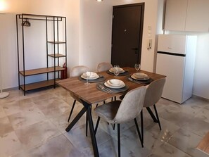 Dining - Free Spirit Apartment in Volos (Volos)