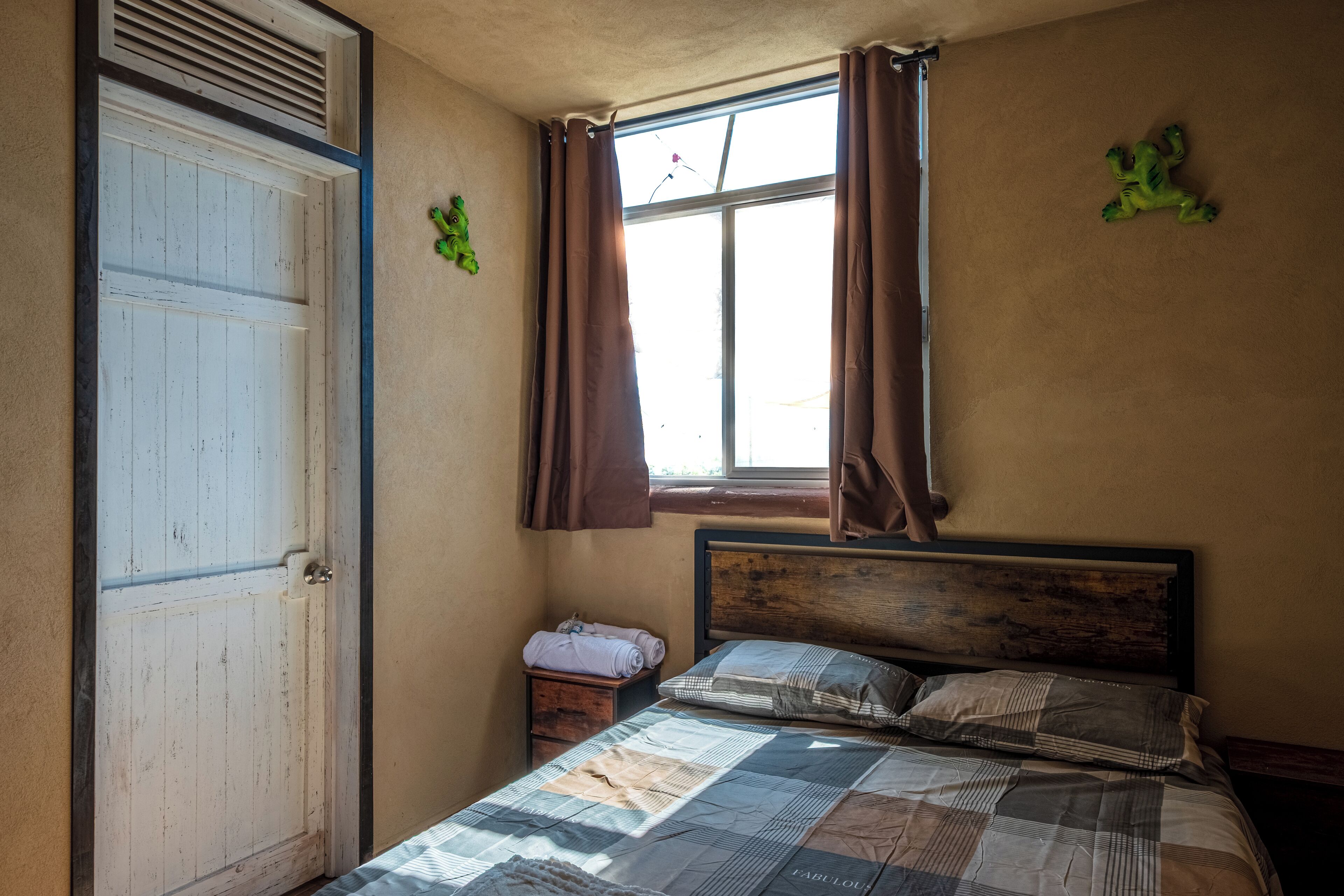 Comfort Double Room Single Use, 1 Queen Bed, Patio, Mountain View | Blackout drapes, free WiFi