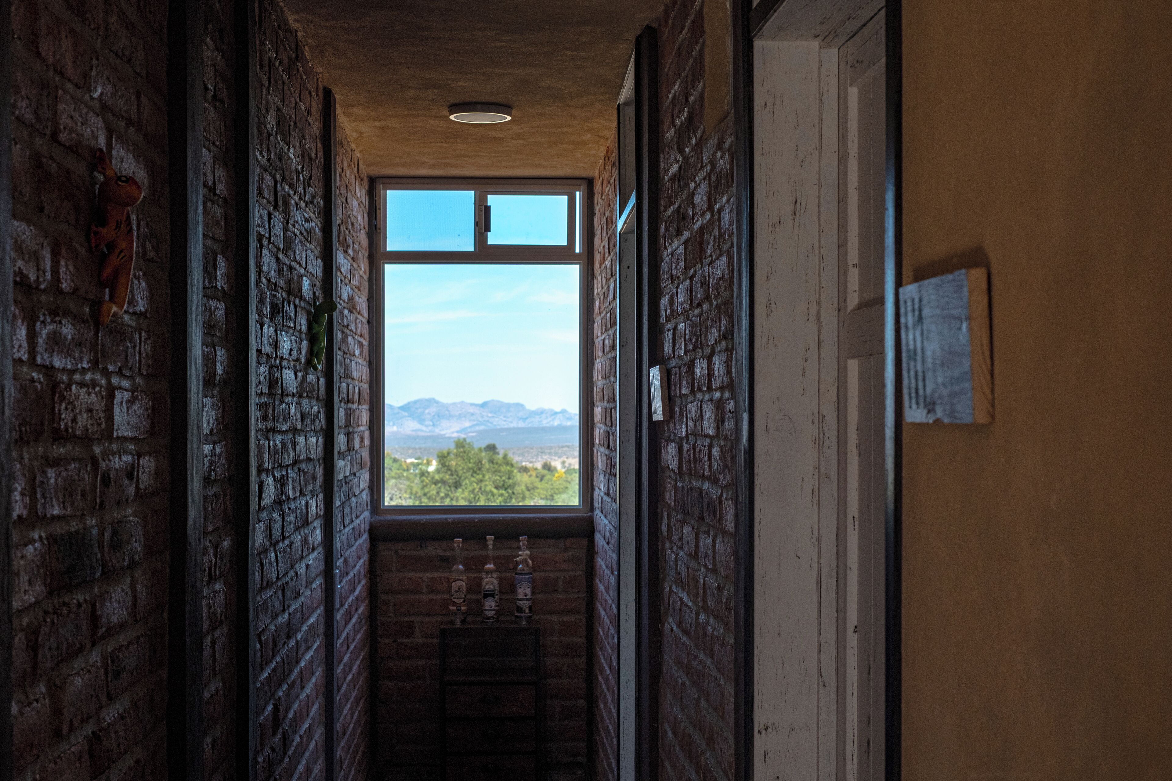 Quarto casal conforto de uso individual, 1 cama Queen, varanda, vista para a montanha | Parte interna