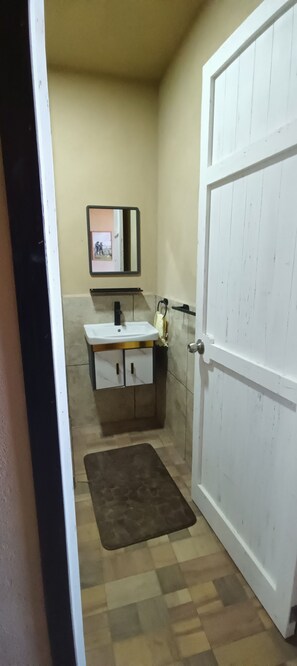Comfort Double Room Single Use, 1 Queen Bed, Patio, Mountain View | Bathroom | Towels, soap, shampoo, toilet paper - Cuanax Hotel (San Pedro de los Pozos)