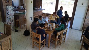 朝食、ディナーに営業