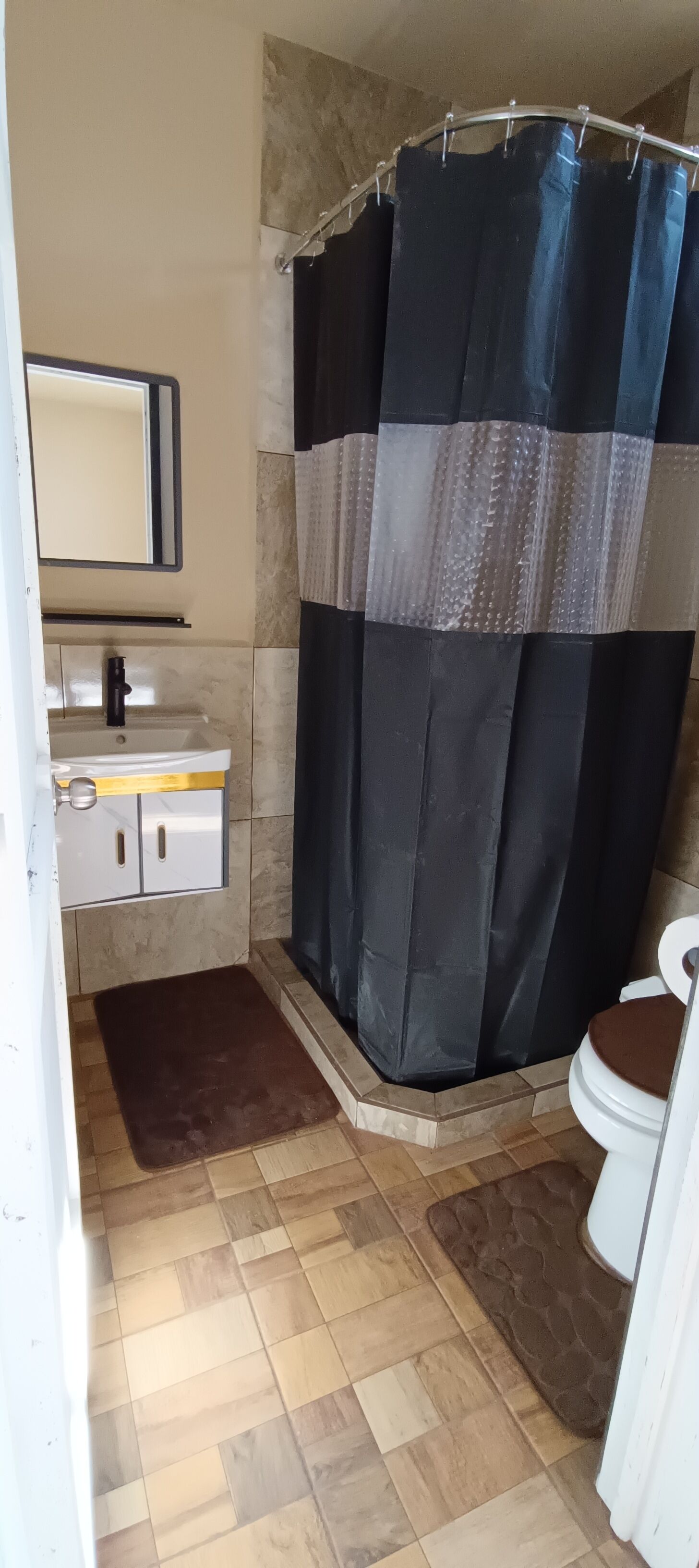 Comfort dubbelrum för 1 person - 1 queensize-säng - uteplats - utsikt mot bergen | Badrum | Handdukar, tvål, schampo och toalettpapper