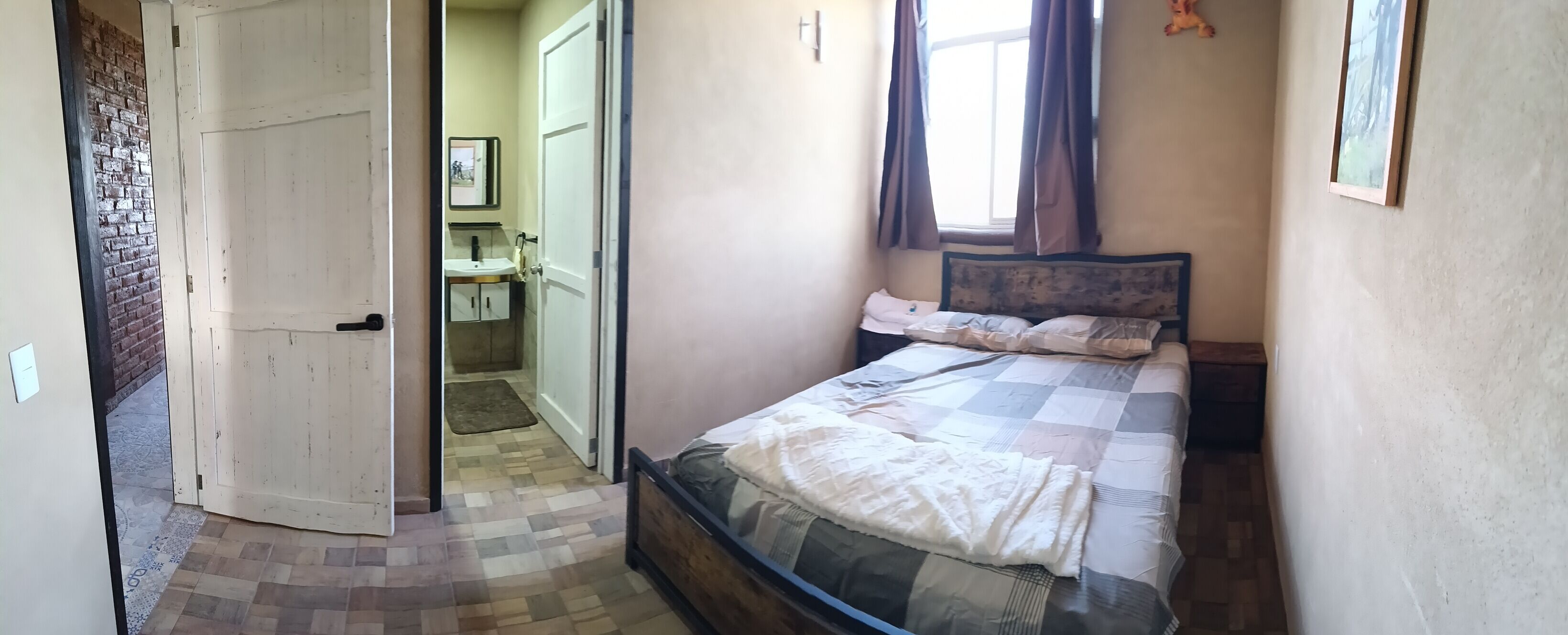 Quarto casal conforto de uso individual, 1 cama Queen, varanda, vista para a montanha