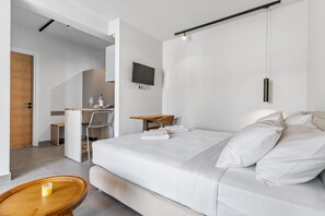 1 bedroom, iron/ironing board, travel cot, free WiFi - Garden View Suite  Ground Floor (Nikiana)