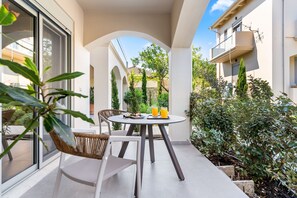Outdoor dining - Garden View Suite  Ground Floor (Nikiana)