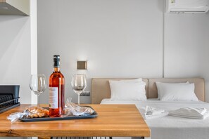 1 bedroom, iron/ironing board, travel cot, free WiFi - Garden View Suite  First Floor (Nikiana)