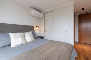 Fer et planche à repasser, accès Internet, draps fournis