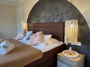 2 Schlafzimmer, Bügeleisen/Bügelbrett, Reisekinderbett, Bettwäsche
