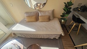 Unclassified image, 3 of 12, button