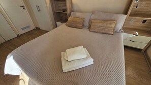 Fer et planche à repasser, accès Internet, draps fournis