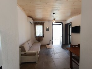 Living area - Two Bedroom with Garden View (Fourka)