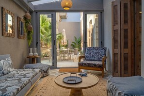 TV, offices - Triada  Manor  House (Heraklion)