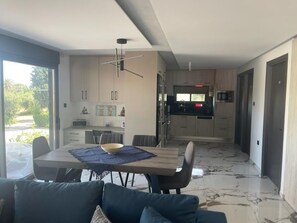 Dining - Sea View Apartment Patras (Patra)