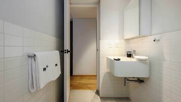 Shower, hair dryer, towels, shampoo