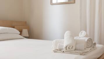 3 habitaciones, escritorio, tabla de planchar con plancha y wifi gratis