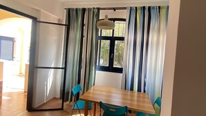 Dining - Garden studio by the sea (Agios Ioannis)