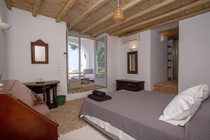 5 bedrooms, iron/ironing board, bed sheets - Baroness in Mykonos with 5 bedrooms and 4.5 bathrooms (Mykonos)