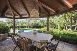 Outdoor dining - Villa Lilly with private pool (Zakynthos)