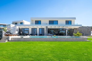 Exterior - Aethra Grand- Luxury 5-Bed Villa, 850m from Beach (Anissaras)