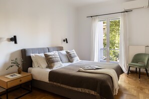 2 bedrooms, desk, iron/ironing board, travel cot - Acropolis Museum Retreat - 2 Bedroom Apartment (Athina)