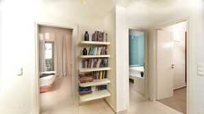 4 camere, una scrivania, ferro/asse da stiro, culla da viaggio