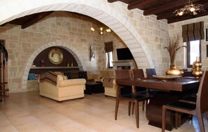 Dining - Stone and Wood Villa (Hersonissos)