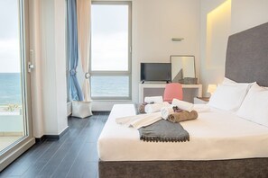 3 bedrooms, iron/ironing board, travel cot, free WiFi - Pink Rose Beachfront Villa (Gouves)