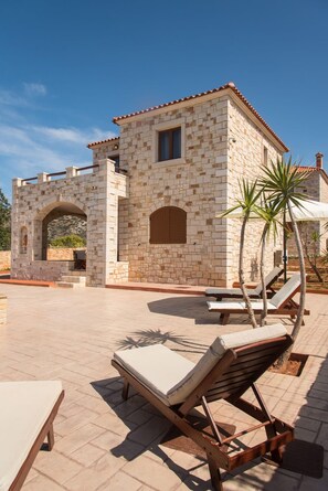 Terrace/patio - Ydria Villa A With Pool (Hersonissos)