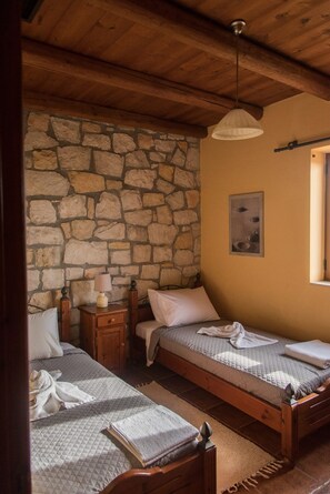 3 chambres, fer et planche à repasser, lit parapluie, Wi-Fi gratuit
