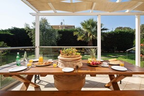Outdoor dining - Villa Erato with private swimming pool (Corfu)
