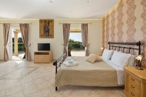 3 bedrooms, iron/ironing board, bed sheets - Villa Erato with private swimming pool (Corfu)