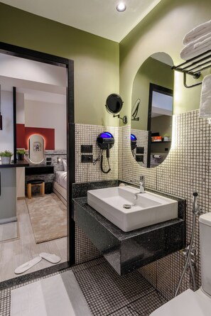 Shower, hair dryer, bidet, towels - CityStars Casa Uno (Cairo Governorate)